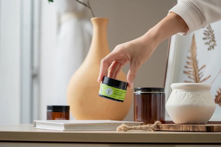 Double Prawn HuoLuo Balm for muscle and joint pain relief