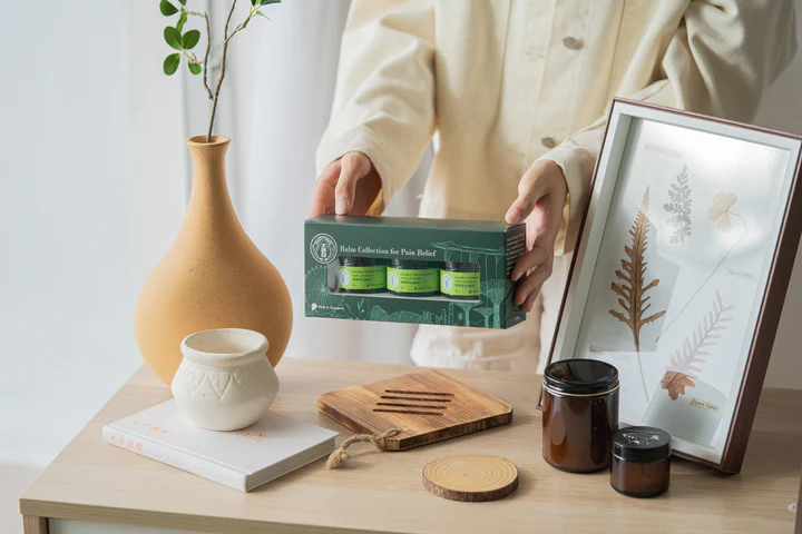 Double Prawn HuoLuo Balm for muscle and joint pain relief
